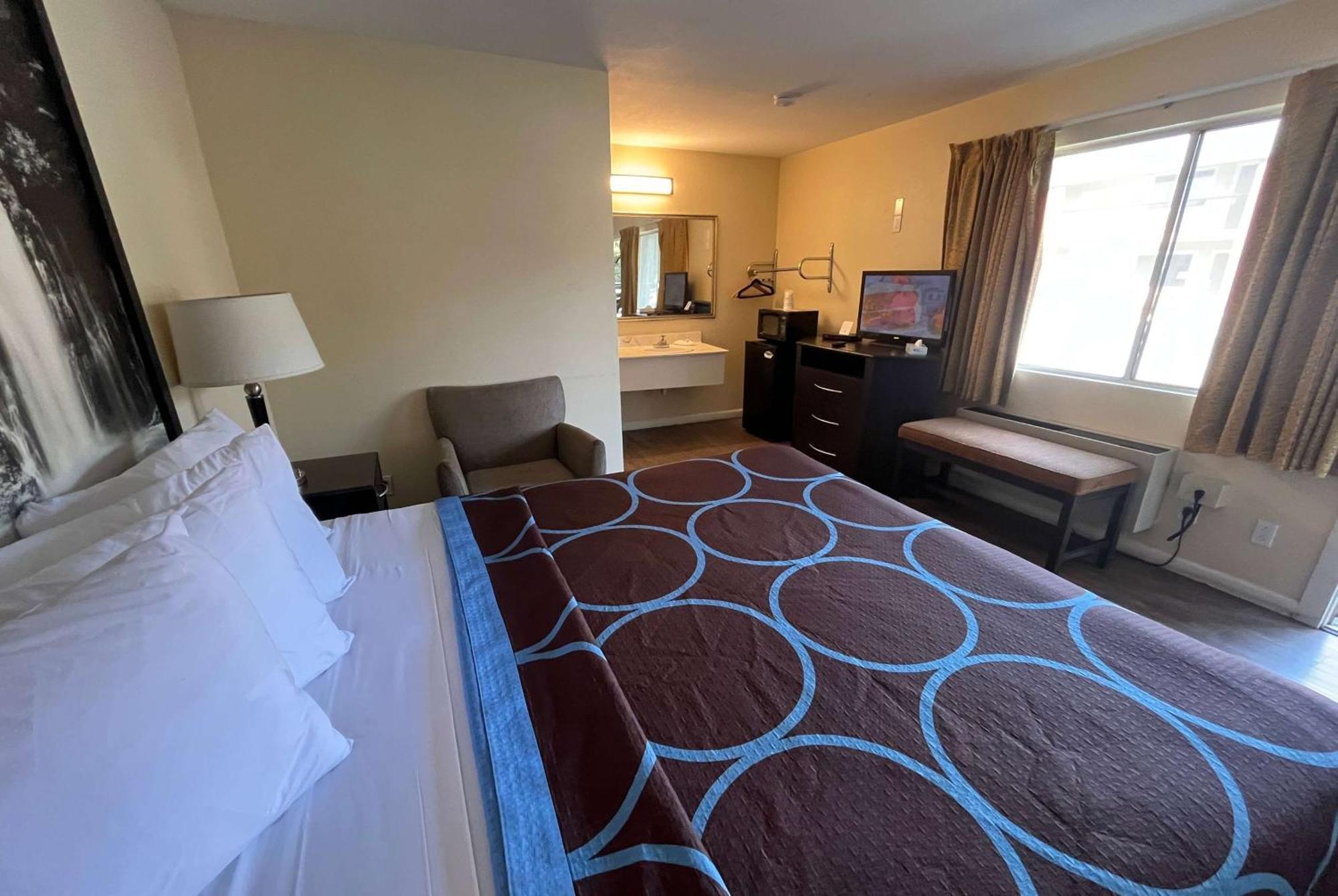 Super 8 By Wyndham Motel 2*