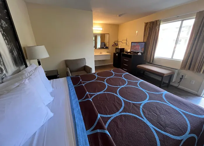 Super 8 By Wyndham Red Bluff