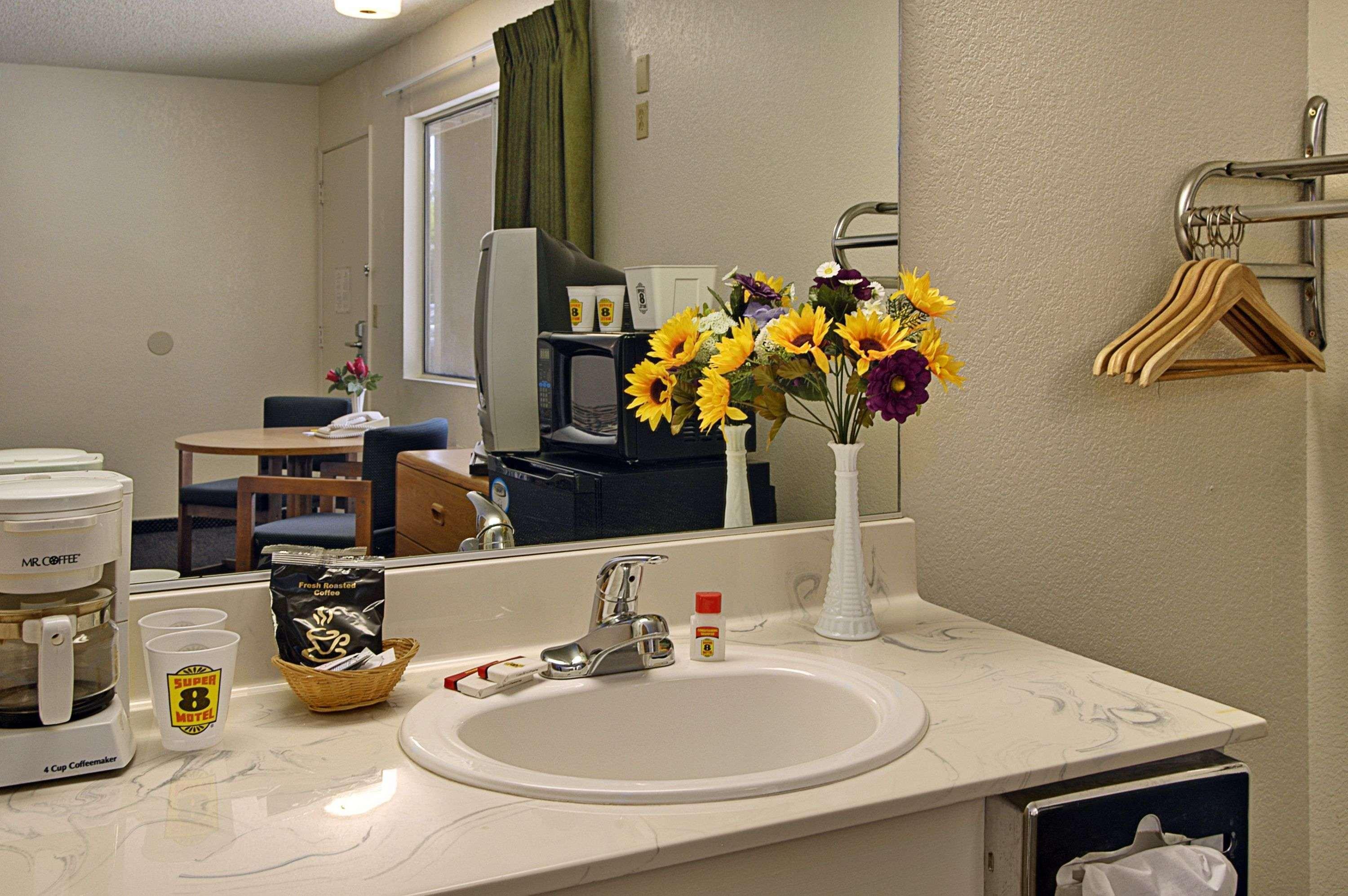 Super 8 By Wyndham Motel 2*