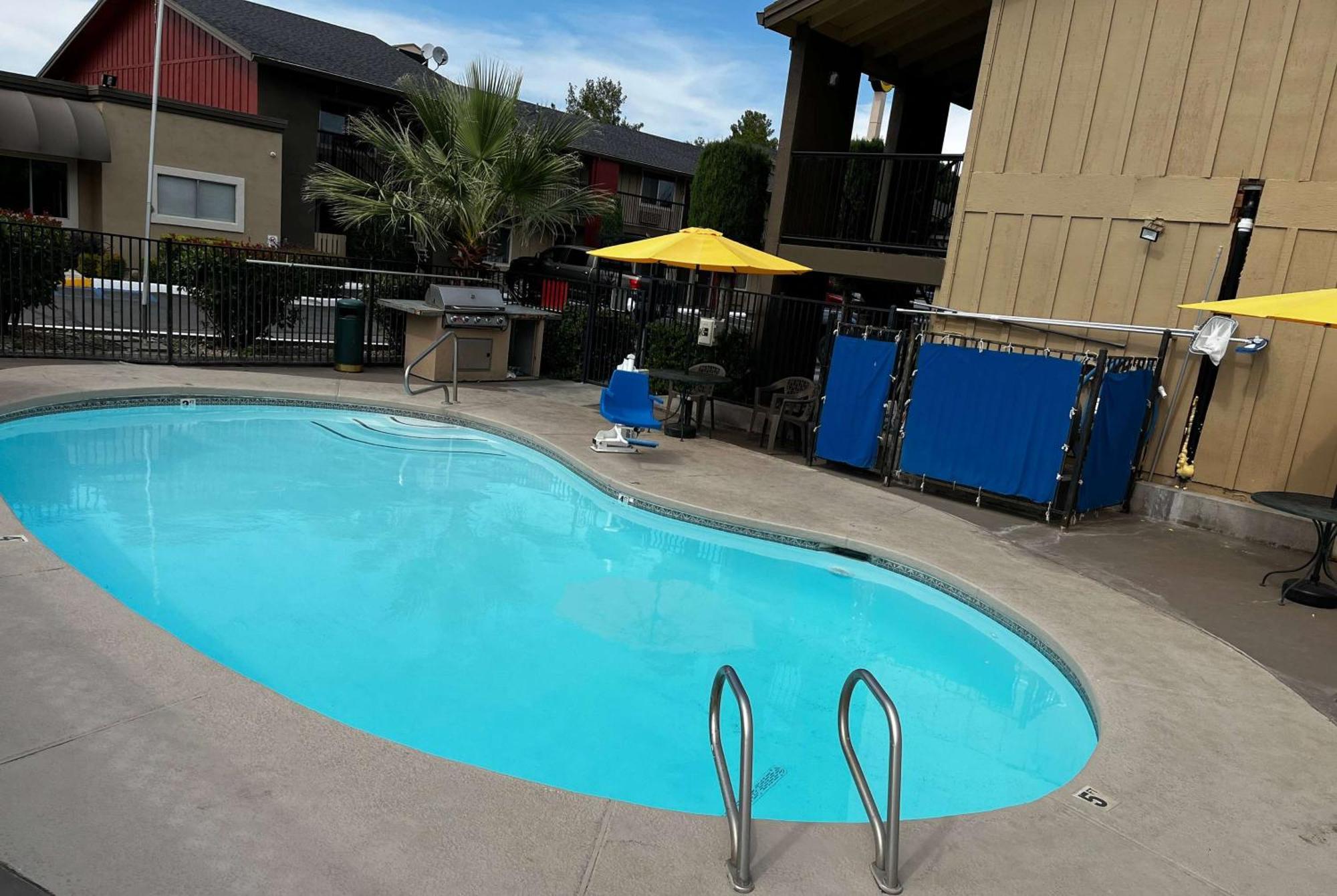 Super 8 By Wyndham Motel 2*